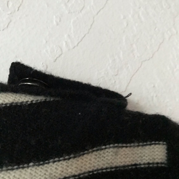 Jamison wool and cashmere sweater. - Picture 5 of 7